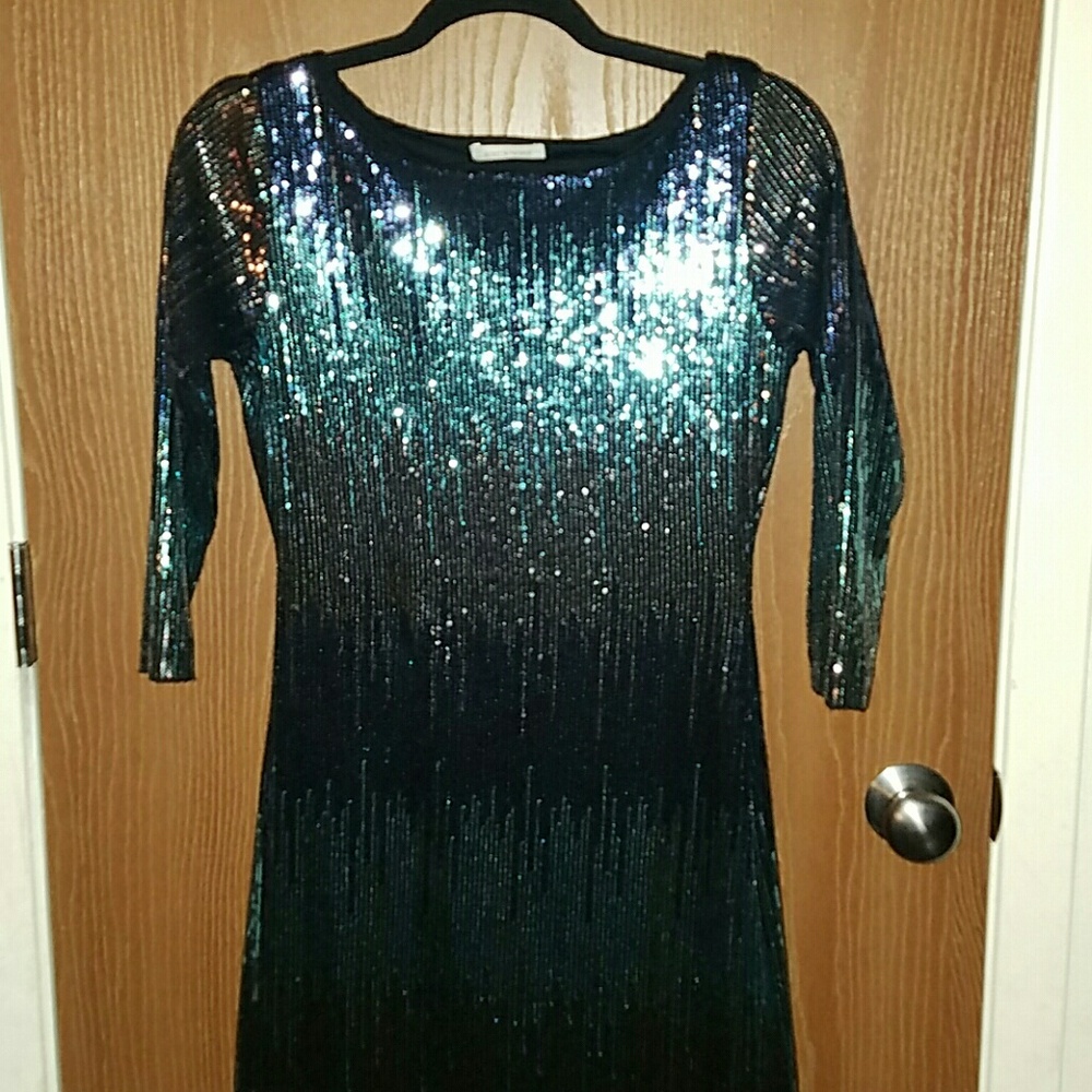 Worn once on a cruise.. beautiful dress